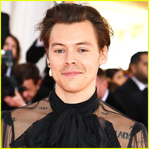 Harry Styles To Host & Perform on 'SNL' Next Month!