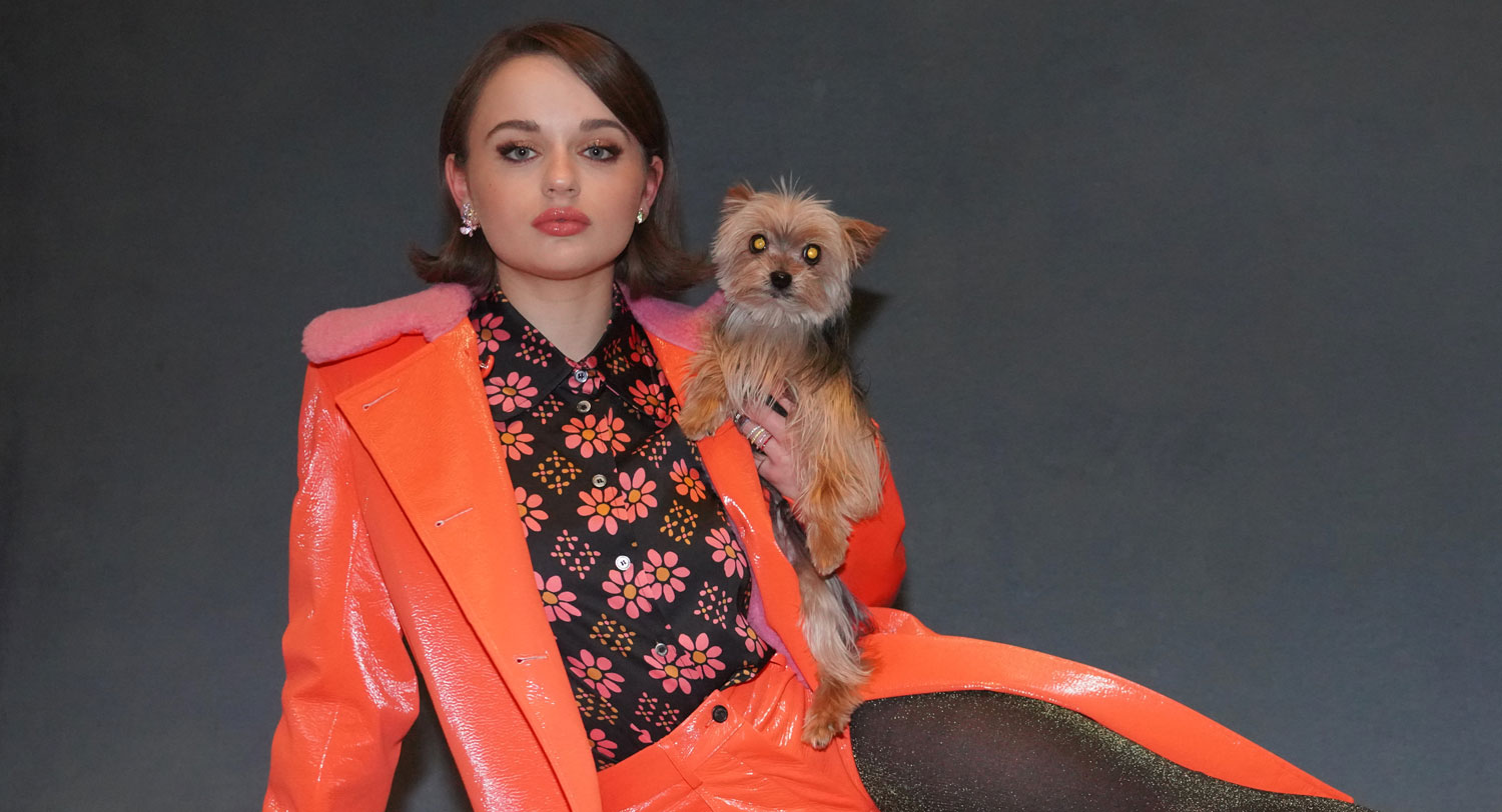 Joey King Had a Glam Phoot Shoot with Her Dog & We’re Obsessed!
