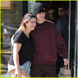 Justin Bieber Snaps Photos with Fans During Casual Weekend Outing