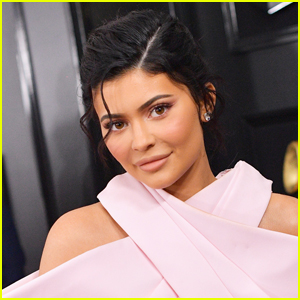 Kylie Jenner Reveals How Long Her Real Hair Is!