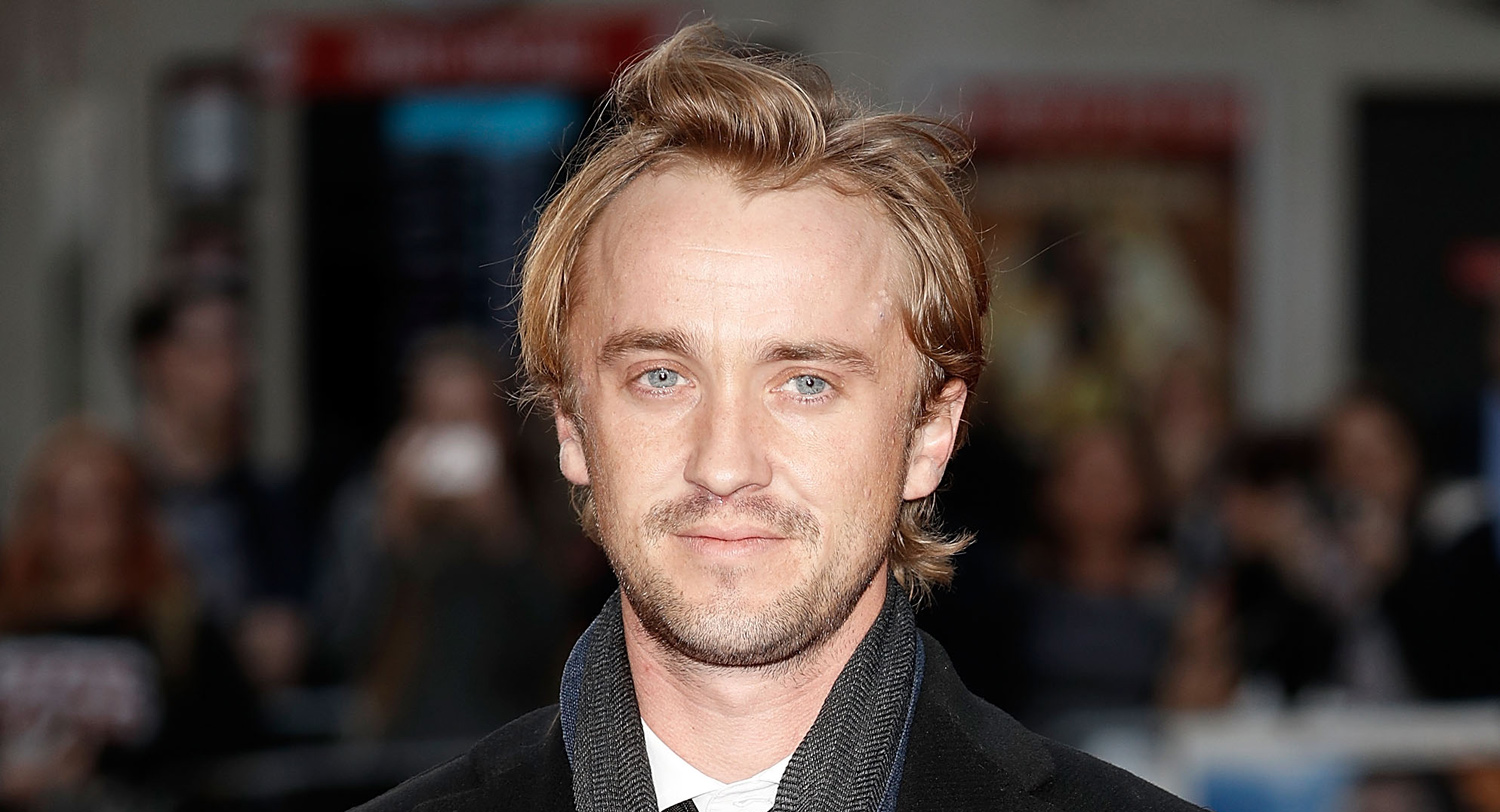 Tom Felton Reunites With Dog Willow for the Holidays in Adorable Video(00)