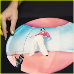 Harry Styles Is Showing Off the Hot 'Fine Line' Vinyl Artwork (Video)