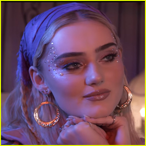 Meg Donnelly Goes See A Fortune Teller In 'Predictable' Music Video - Watch Here!