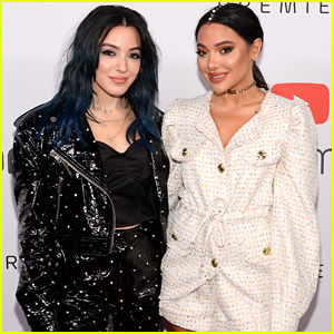 Niki DeMartino Hosts Streamy Premiere Awards 2019 With Twin Sis Gabi; Performs 'Sad Holiday' Live For Very First Time