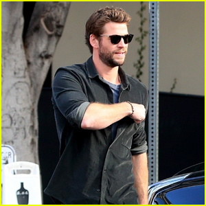 Liam Hemsworth Grabs Lunch in West Hollywood