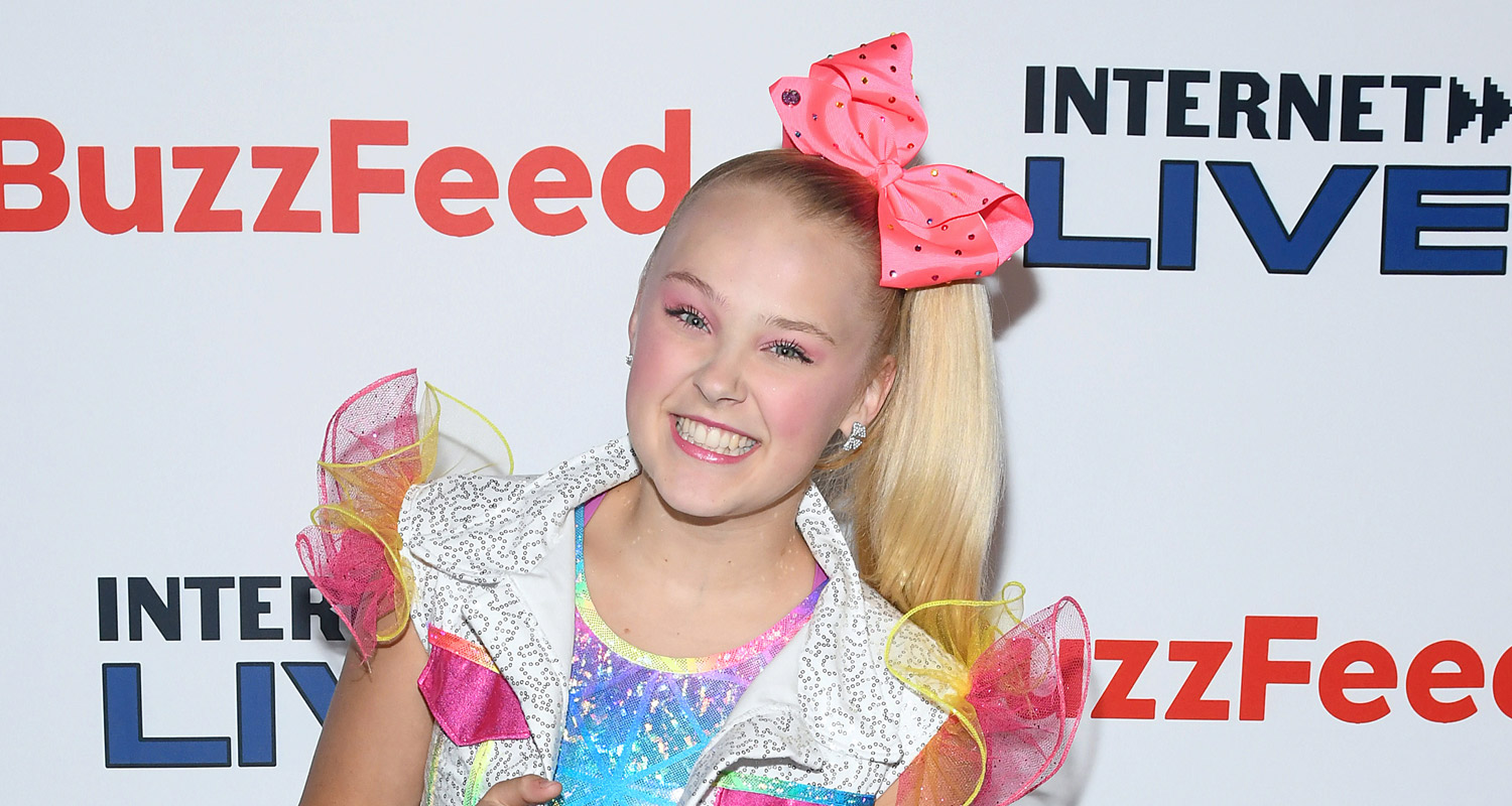 JoJo Siwa’s Bedroom Looks Like a Scene Out of ‘Willy Wonka’! | JoJo ...