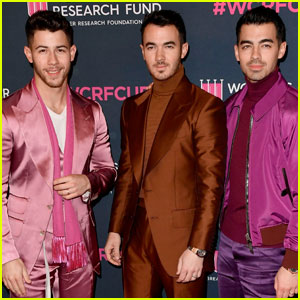 Jonas Brothers Help Support Women's Cancer Research Fund!