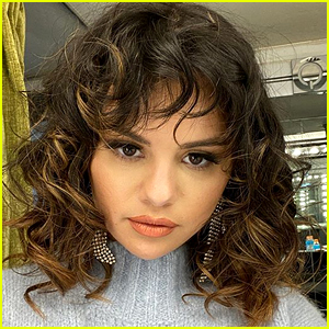 Selena Gomez Rocks Shorter, Curlier Lob in New Selfies