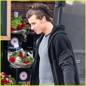 Shawn Mendes Picks Up Flowers & Chocolates on Valentine's Day in London