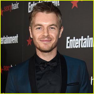 'The Flash' Star Rick Cosnett Reveals He's Gay in Touching Video