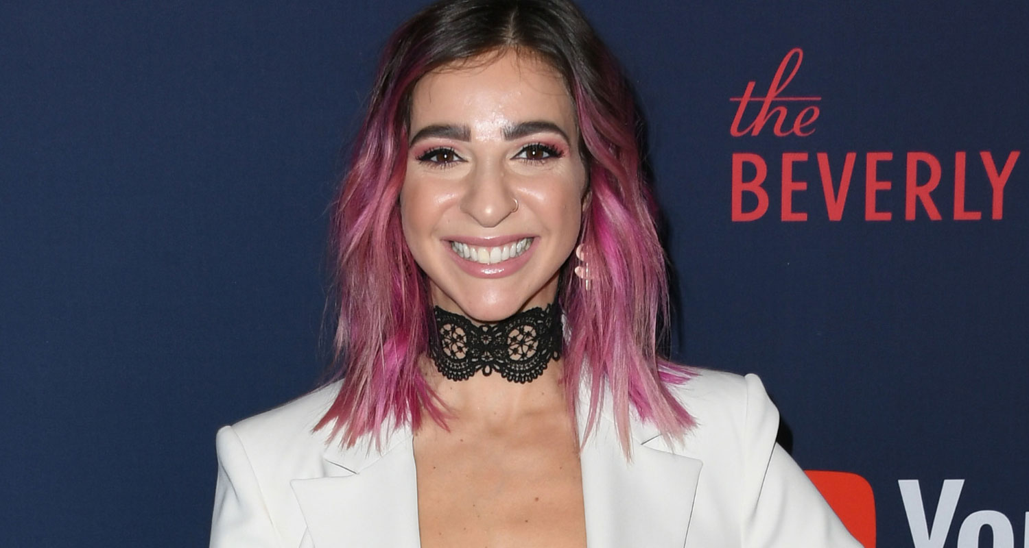 Gabbie Hanna Ditches Her Pink Hair & Debuts New Look! Gabbie Hanna