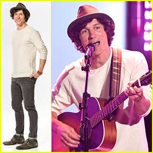 Nick Jonas Joins Kevin Farris On Stage For 'Lovebug' Performance on 'The Voice' - Watch!