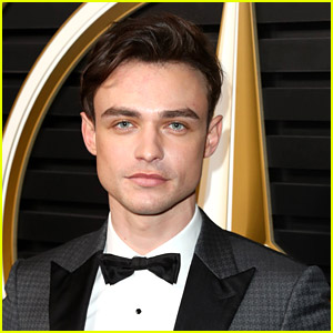 Thomas Doherty Leaves Little to the Imagination in New Selfie