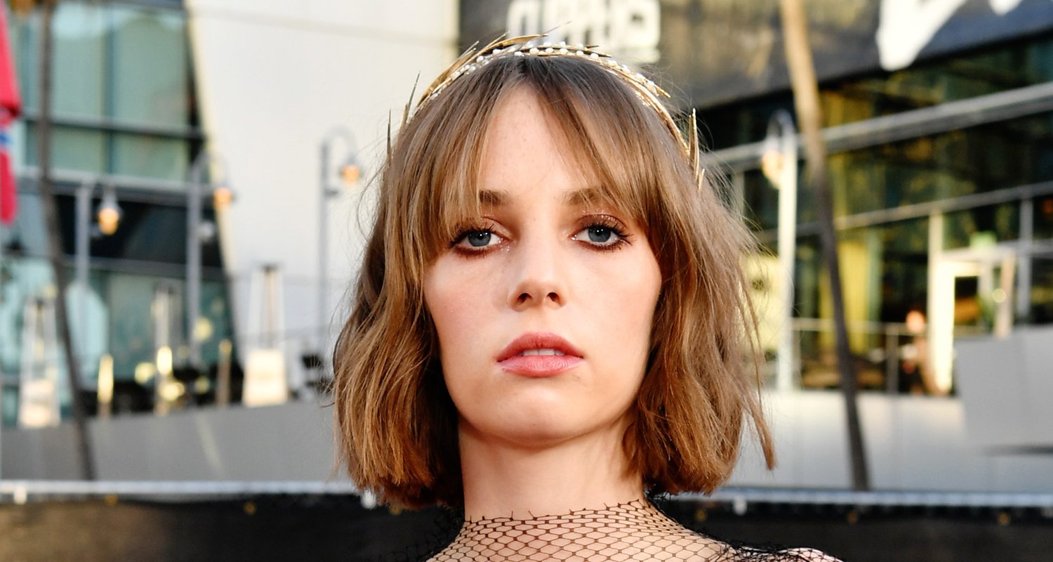 Maya Hawke Opens Up About Being Annoyed by Her Parents’ Generation ...