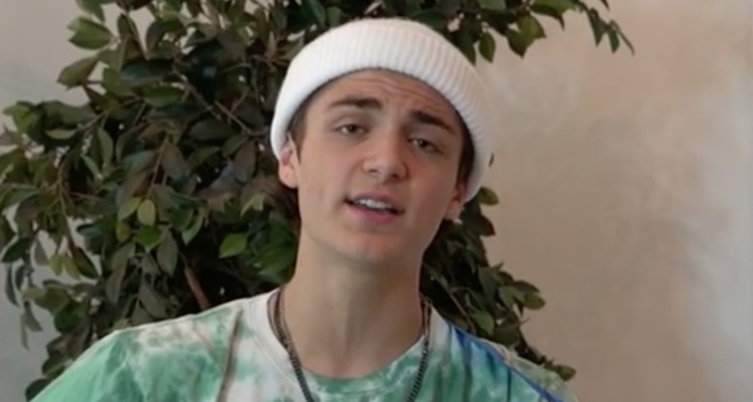 Asher Angel Performs ‘All Day’ Acoustic at Kids’ Choice Awards 2020 – Watch!