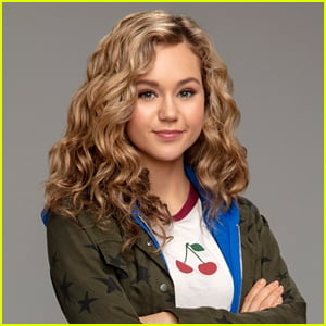 Brec Bassinger Dishes On Stunt Training For 'DC's Stargirl'