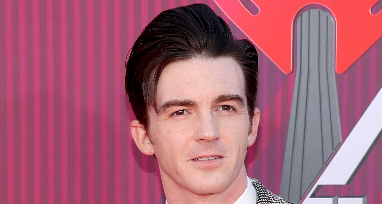 Drake Bell Watches ‘The Amanda Show’ Dressed As His Character Kyle ...