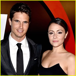 Italia Ricci Can't Stand That Robbie Amell Does This