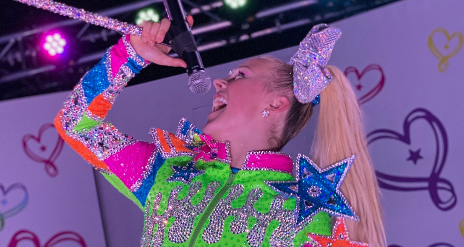 Jojo Siwa Returns For Another ‘worldwide Live Backyard Performance Watch Now Jojo Siwa