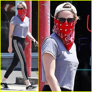 Kristen Stewart Picks Up Coffee with a Friend in Los Feliz