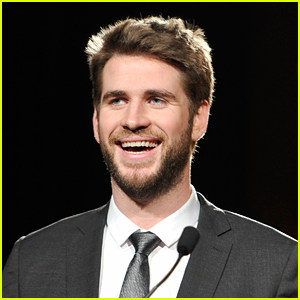 Liam Hemsworth Likes to Sing in the Mornings!