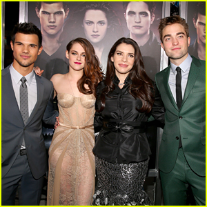 Is 'Twilight' Author Stephenie Meyer Teasing Release of 'Midnight Sun'?