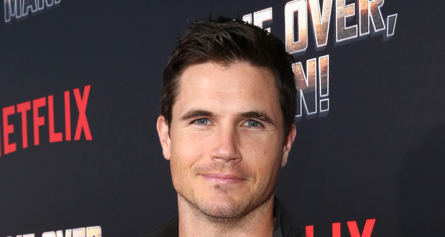 Robbie Amell Will Star In & Produce New Movie Based Off a Wattpad Story ...