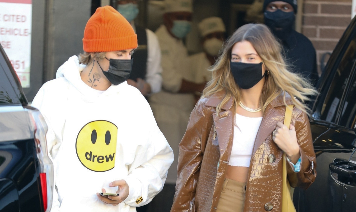 Justin Bieber And Wife Hailey Are Matching At Lunch Hailey Baldwin Hailey Bieber Justin