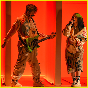 Billie Eilish Sings 'Therefore I Am' at American Music Awards 2020