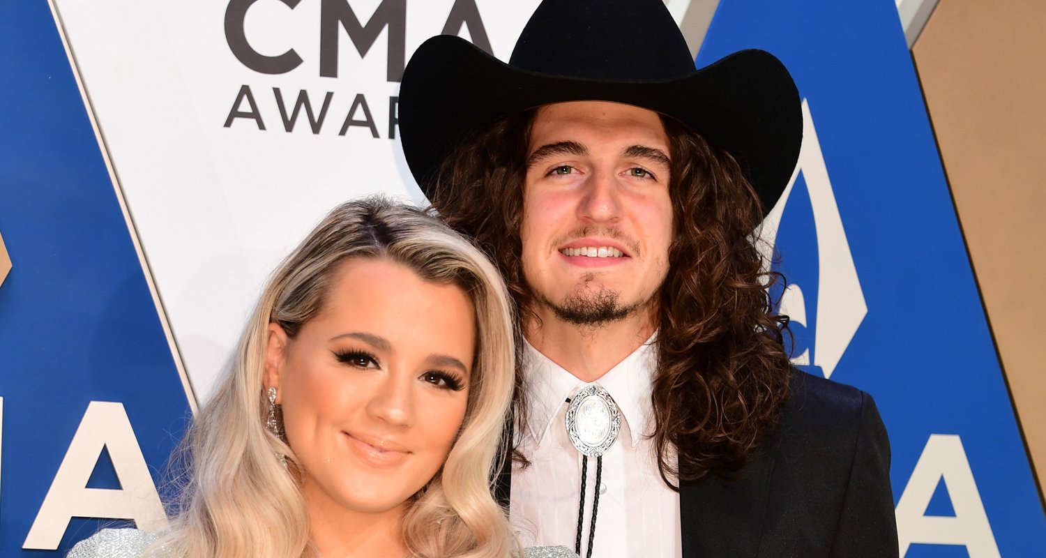 Gabby Barrett Cradles Baby Bump At CMAs 2020 With Hubby Cade Foehner ...