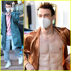 Thomas Doherty Wears Nothing But His Tiny Underwear & a Bathrobe on Set in  These Must-See Photos!, Emily Alyn Lind, Evan Mock, Gossip Girl, Thomas  Doherty