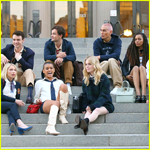 You Have to See These New Pics of Thomas Doherty & the 'Gossip Girl' Cast Filming On The Steps!