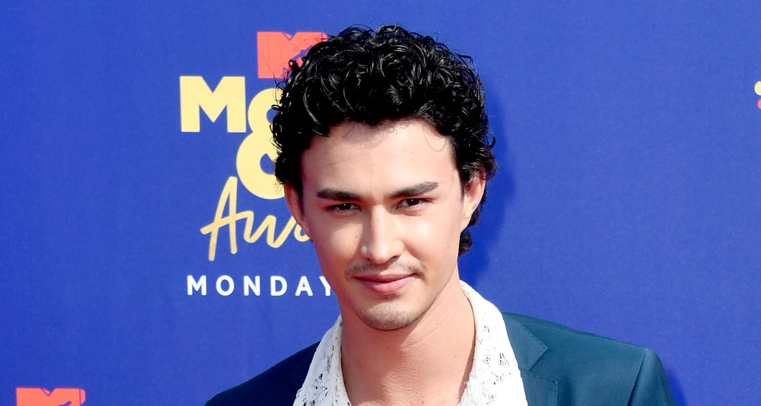 Gavin Leatherwood Shares Shirtless & Bloody BTS Photo From ‘Sabrina’