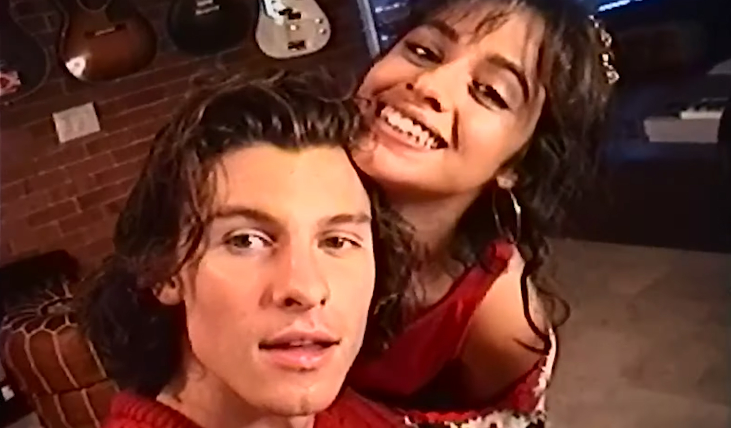 Shawn Mendes & Camila Cabello’s Dog Directed Their New Holiday Music(02)