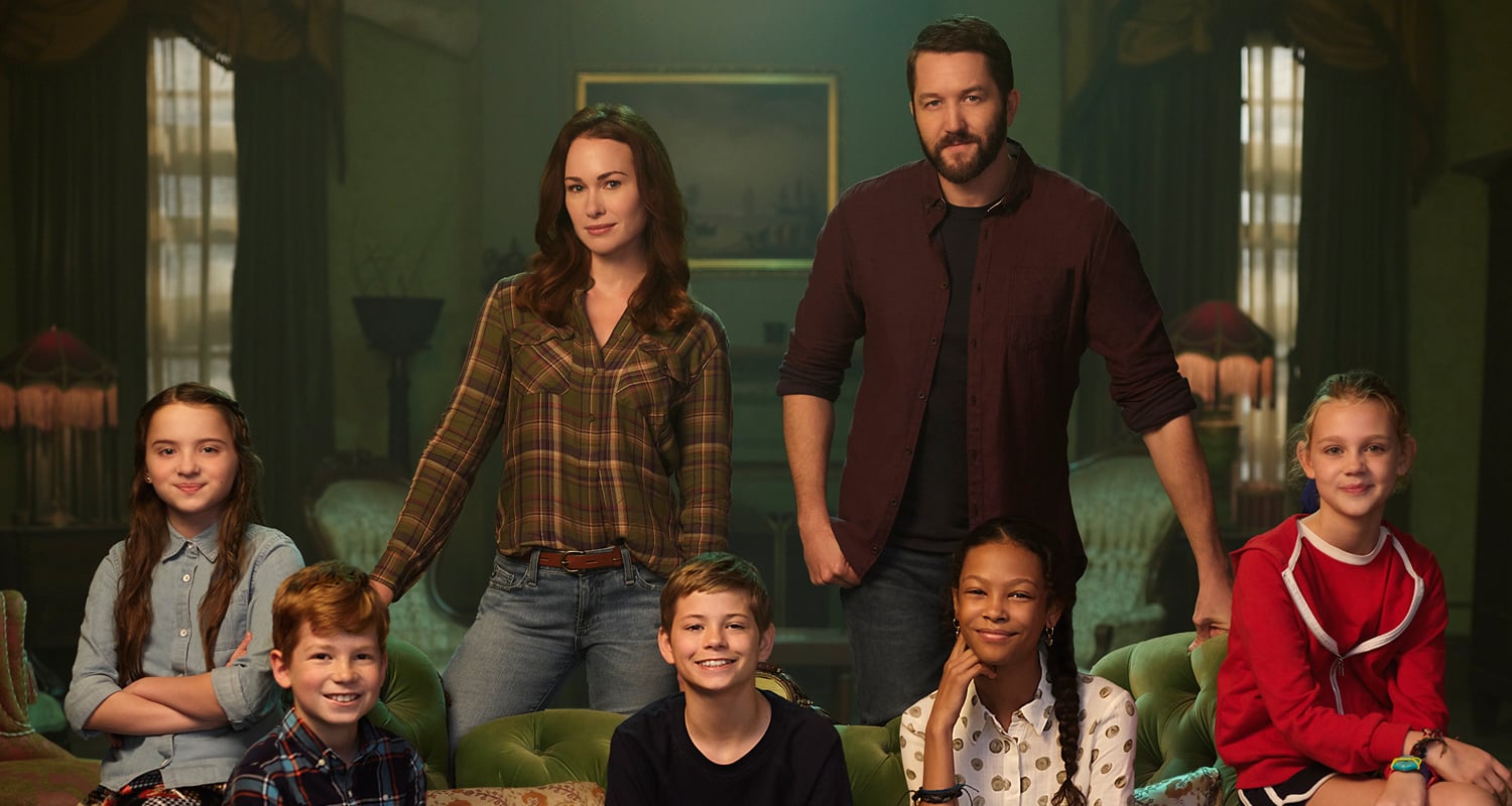 Disney Channel’s ‘Secrets of Sulphur Springs’ Premieres Tonight – Meet The Cast!