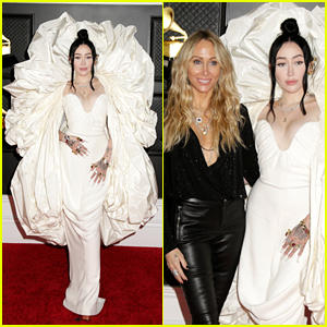 Noah Cyrus Brings Her Mom Tish As Her Grammys 2021 Date!