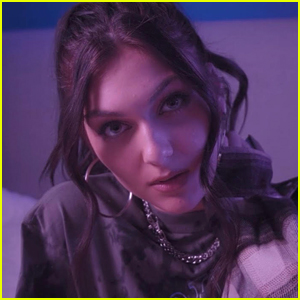 Julia Rizik Debuts New 'Self Destructive' Music Video - Exclusive Premiere!