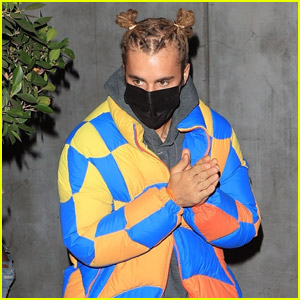 Justin Bieber Shows Off His Unique Style While Out to Dinner with Friends