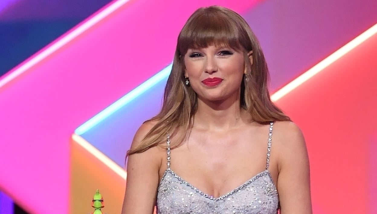 Taylor Swift Fangirls Over Maisie Williams While Accepting Award at BRITs 2021!