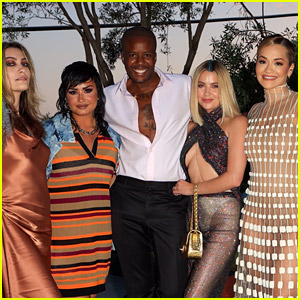 https://cdn01.justjaredjr.com/wp-content/uploads/headlines/2021/06/rita-ora-demi-lovato-pride-dinner2.jpg