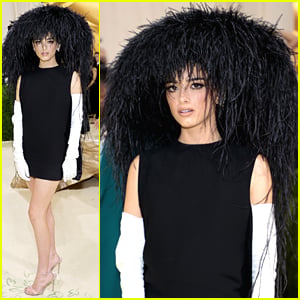 Dixie D'Amelio Wears Ostrich Feather Hat to Met Gala 2021