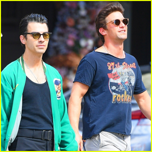 Joe Jonas Hangs Out with Daren Kagasoff in NYC