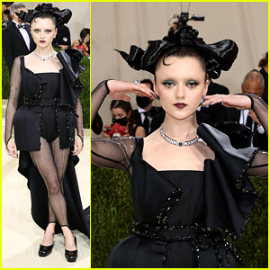 Maisie Williams Is a Super Chic Wednesday Addams at Met Gala 2021