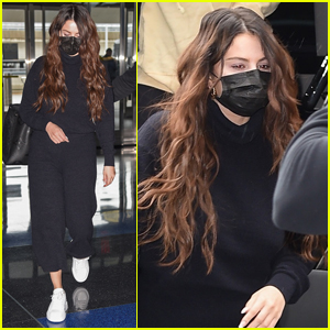 Selena Gomez Arrives at JFK Airport for a Flight Out of NYC