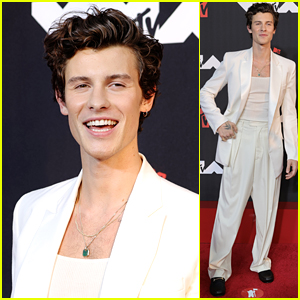 Shawn Mendes Shows Off His Smile Arriving at MTV VMAs 2021