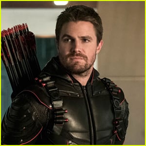 Stephen Amell Gets Permanent 'Arrow' Tribute With New Arm Tattoo