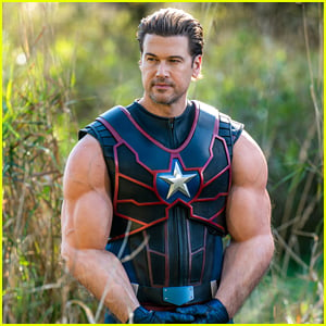 Nick Zano's Massive Muscles On 'Legends of Tomorrow' Are Modeled After This WWE Star