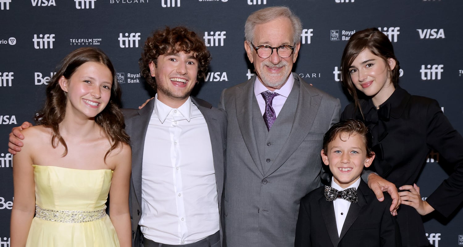 Julia Butters Joins Steven Spielberg & More at ‘The Fabelmans’ Toronto Premiere, Trailer Debuts Online – Watch Now!