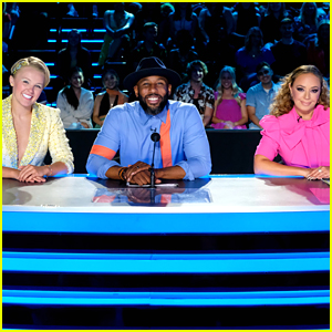 https://cdn01.justjaredjr.com/wp-content/uploads/headlines/2022/12/jojo-siwa-leah-remini-more-react-to-twitchs-passing.jpg