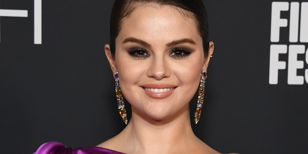 Selena Gomez Responds to Fan Asking About Her Shaking Hands in Recent
